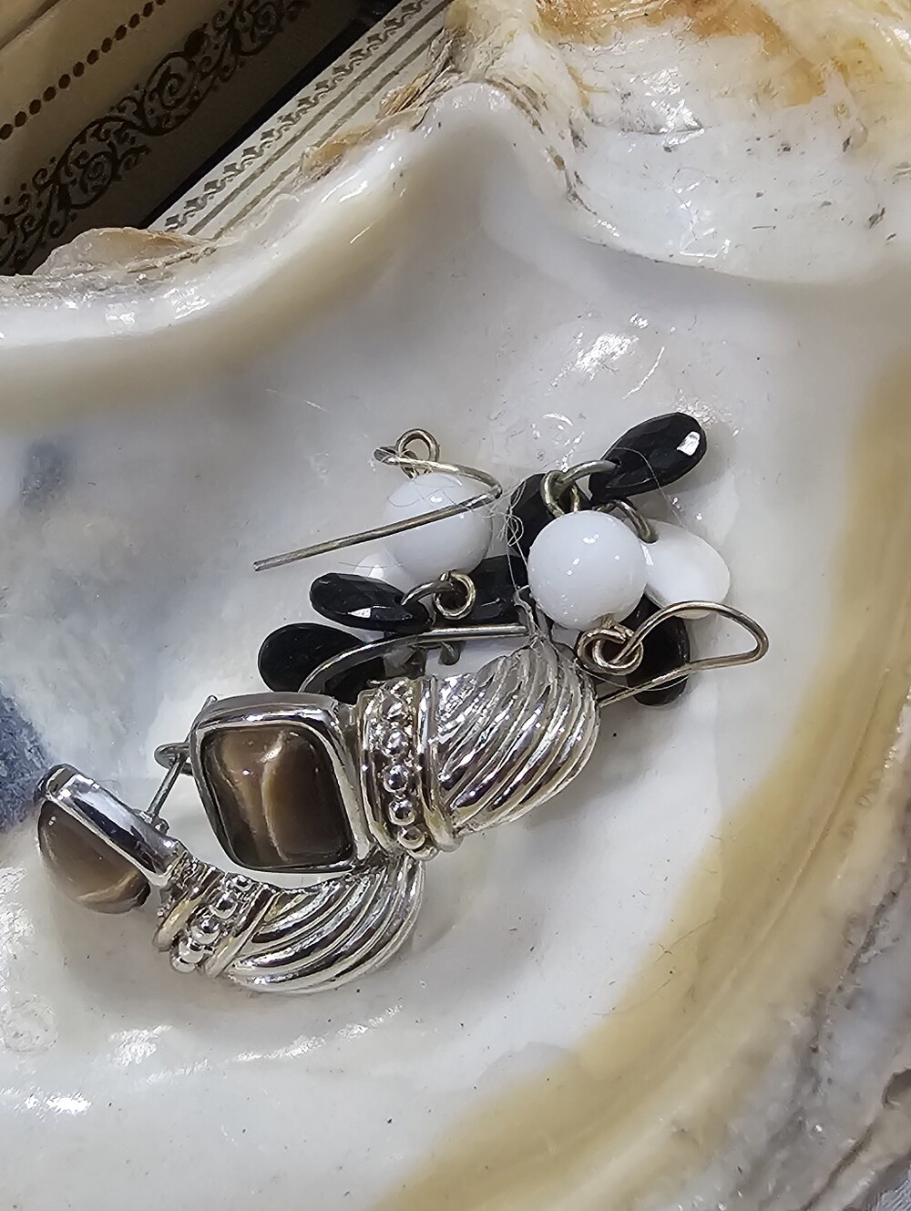 Assorted Women's Earrings Set - Neutral & Gold Tones - Picture 7 of 8